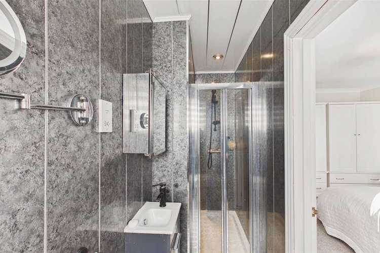 En-Suite Shower Room - Picture 19 of 67