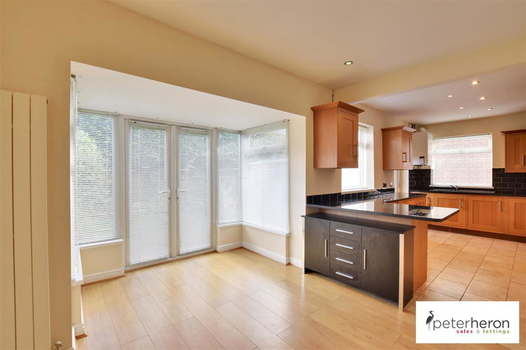 Open Plan Dining Kitchen - Picture 3 of 15