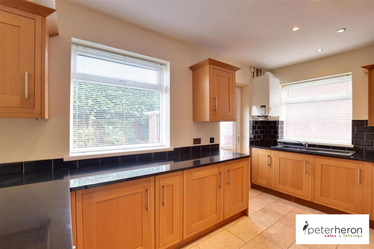 Open Plan Dining Kitchen - Picture 5 of 15