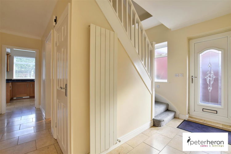 Entrance Hall - Picture 7 of 15