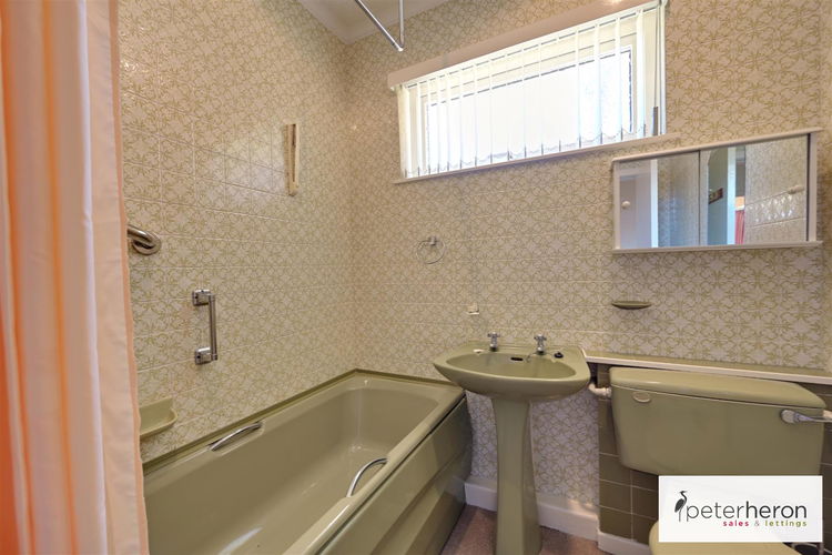 Bathroom - Picture 9 of 10
