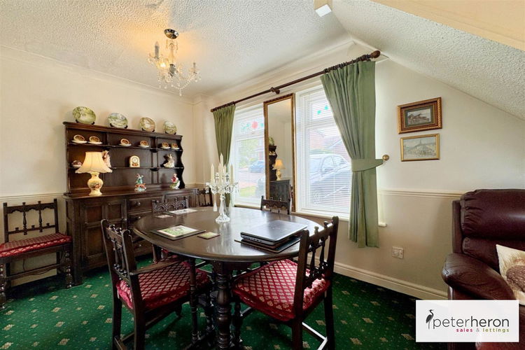 Lounge/Dining Room - Picture 3 of 18