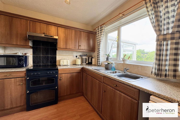 Kitchen - Picture 5 of 18