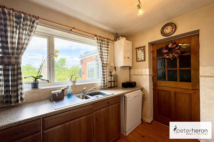 Kitchen - Picture 6 of 18