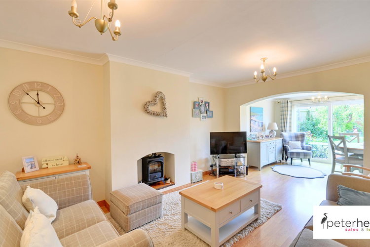 Lounge - Picture 3 of 21