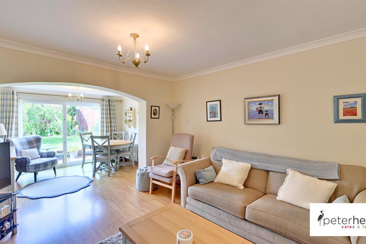 Lounge - Picture 5 of 21