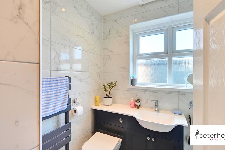 Shower Room - Picture 17 of 21