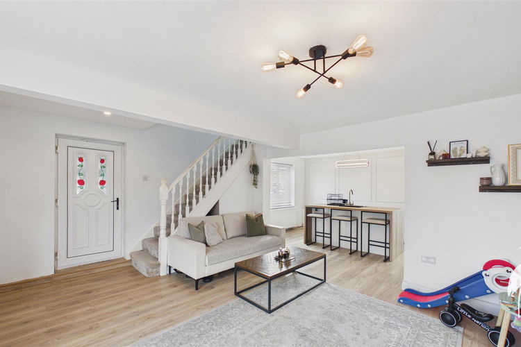 Lounge - Picture 2 of 17