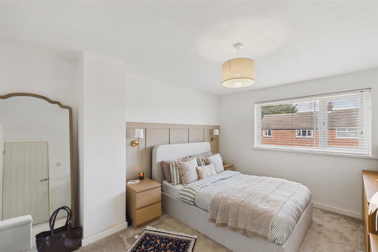 Bedroom 1 - Picture 8 of 17