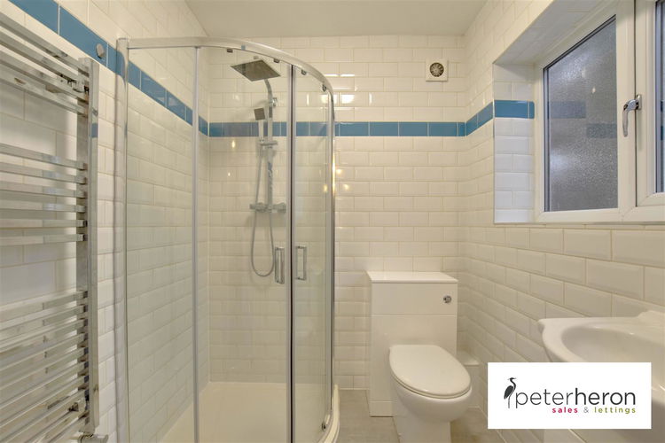 Shower Room - Picture 8 of 12