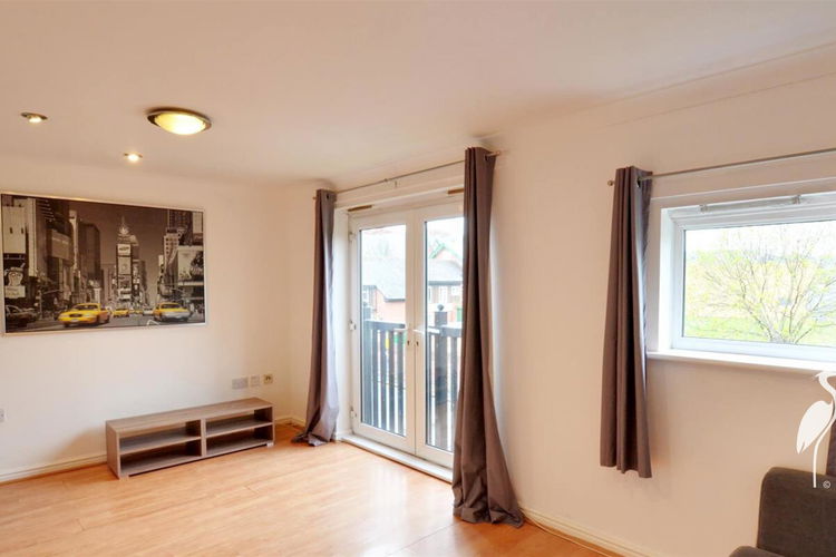 Lounge/Dining Room - Picture 2 of 8