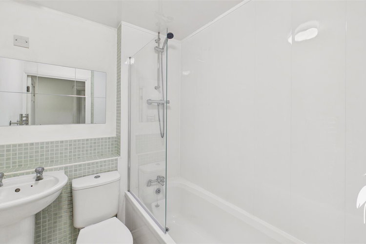 Bathroom - Picture 5 of 10