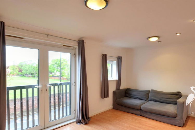 Lounge/Dining Room - Picture 3 of 8