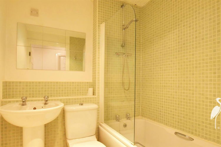 Bathroom - Picture 7 of 8