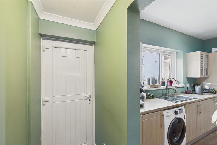 Rear Hall - Picture 14 of 22