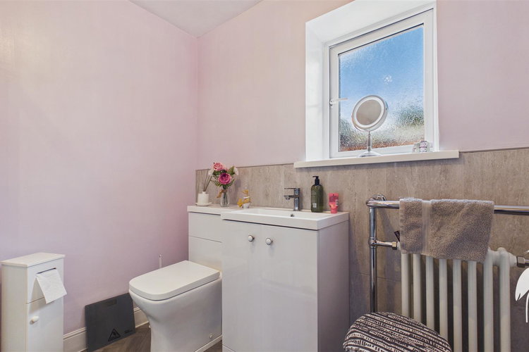 Shower Room - Picture 15 of 22