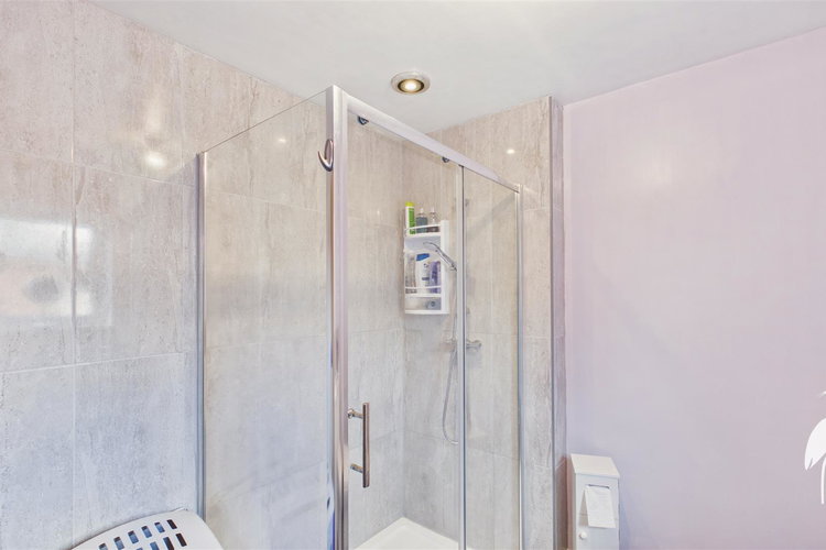 Shower Room - Picture 16 of 22