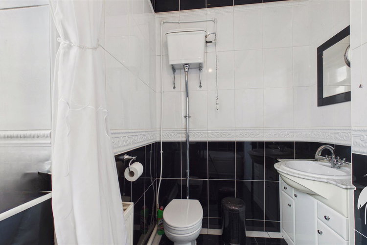 Bathroom - Picture 16 of 39
