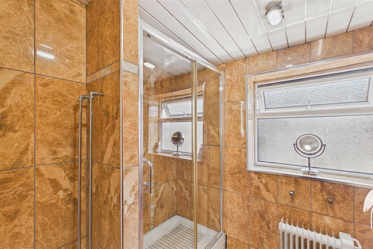Shower Room - Picture 26 of 39