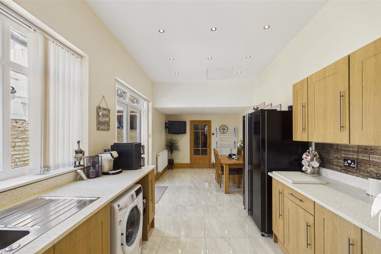 Open Plan Kitchen/Diner - Picture 8 of 39