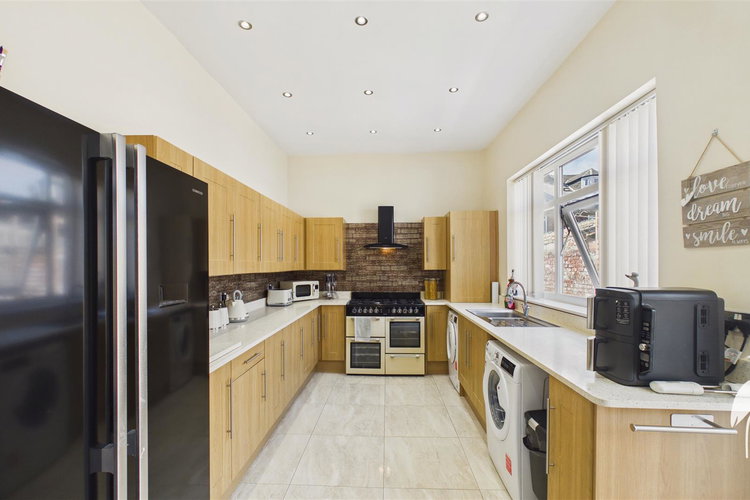 Open Plan Kitchen/Diner - Picture 9 of 39