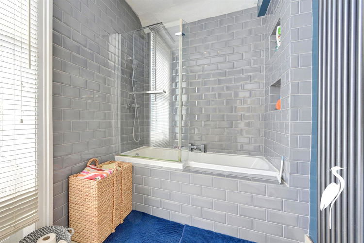 Bathroom - Picture 25 of 33