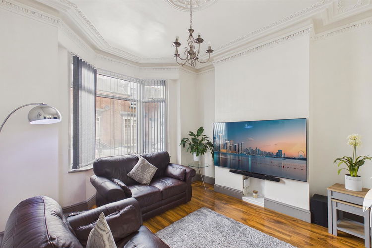 Lounge - Picture 2 of 25