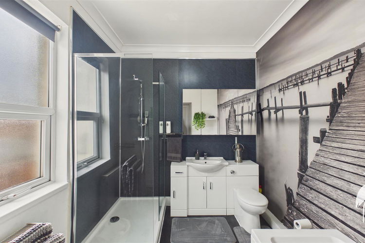 Bathroom - Picture 13 of 25