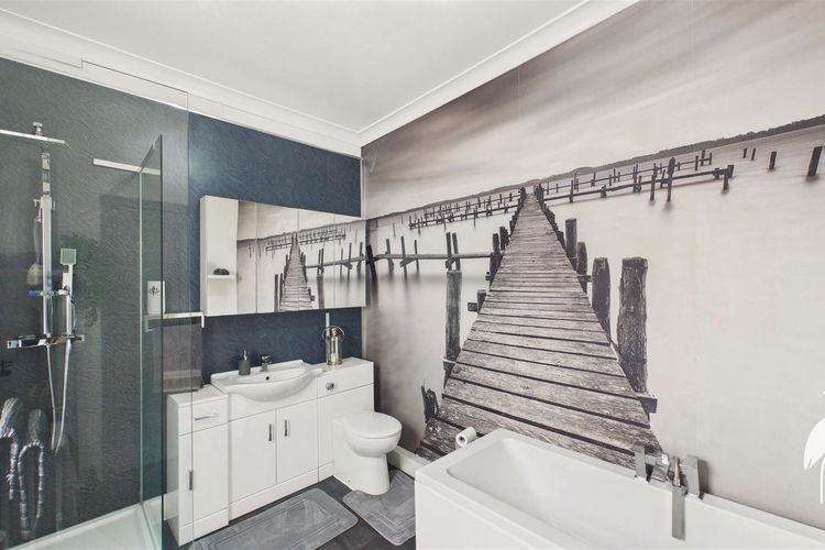 Bathroom - Picture 14 of 25