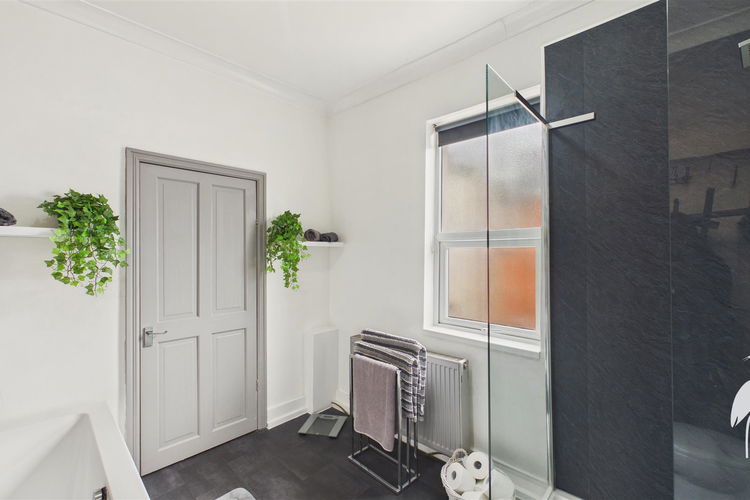 Bathroom - Picture 15 of 25