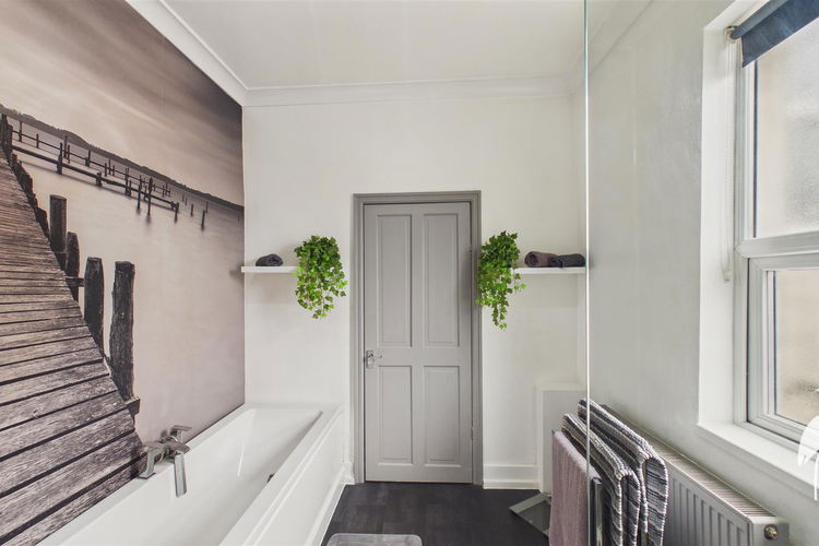 Bathroom - Picture 16 of 25