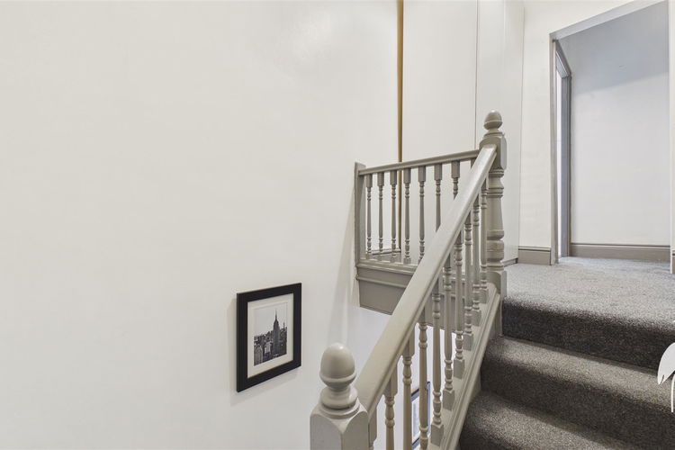 Half Landing - Picture 18 of 25