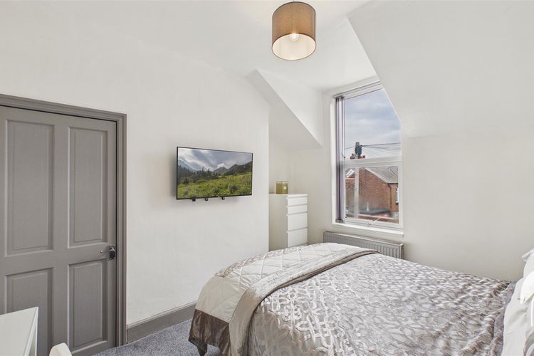 Bedroom 1 - Picture 19 of 25