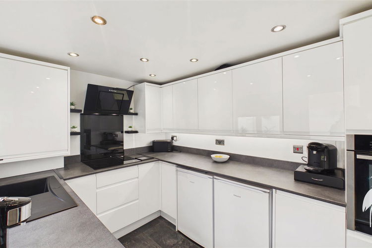 Kitchen - Picture 9 of 25