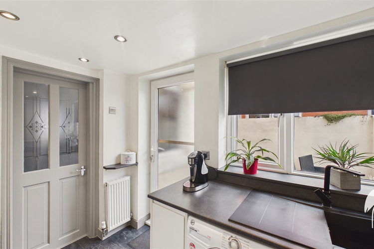 Kitchen - Picture 10 of 25