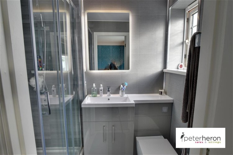 En-Suite Shower Room - Picture 10 of 17
