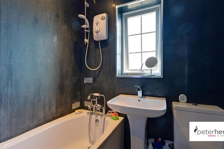 Bathroom - Picture 7 of 8