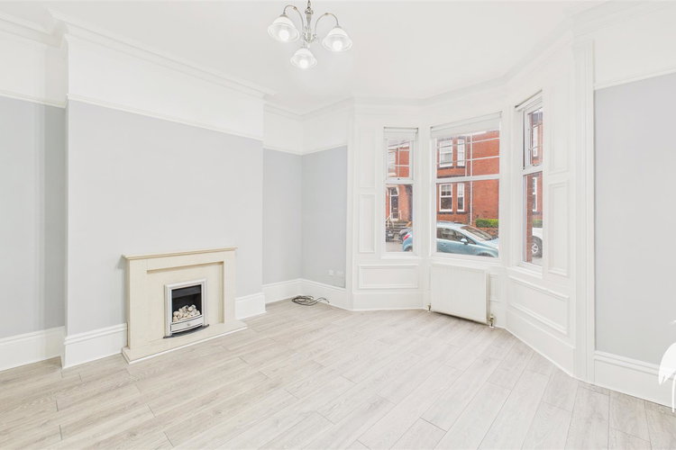 Lounge - Picture 2 of 27