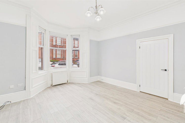 Lounge - Picture 3 of 27