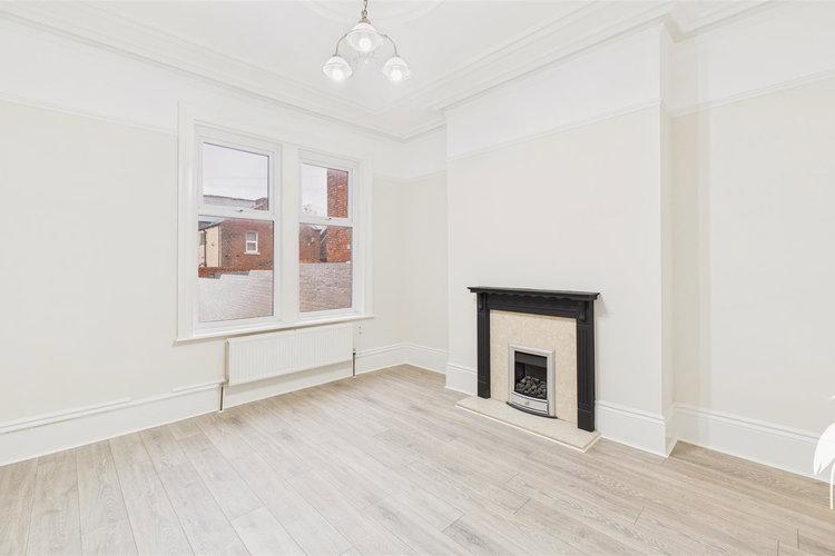 Dining Room - Picture 4 of 27