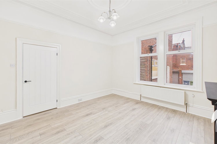 Dining Room - Picture 5 of 27