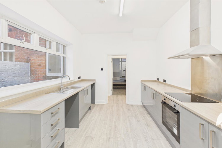 Kitchen - Picture 6 of 27