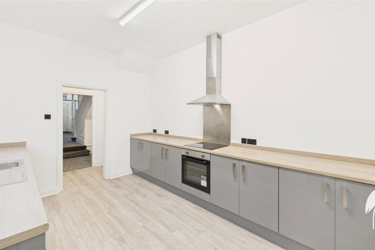 Kitchen - Picture 7 of 27