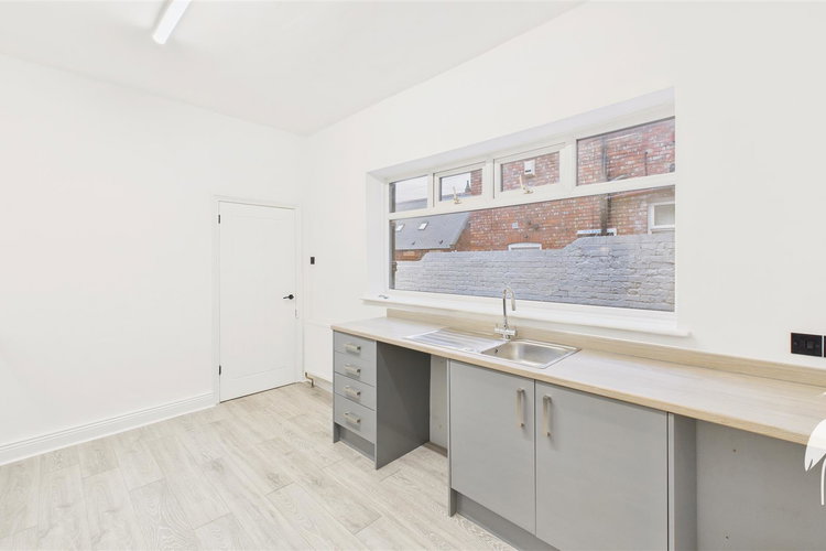 Kitchen - Picture 8 of 27