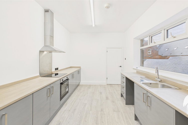 Kitchen - Picture 9 of 27