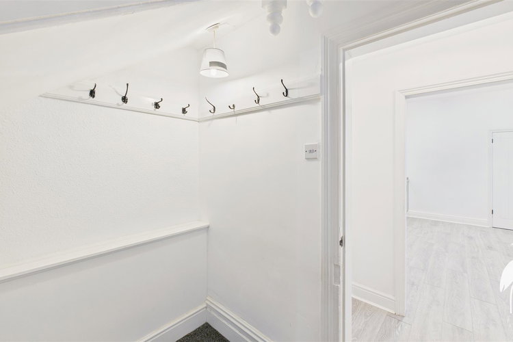 Inner Hall - Picture 10 of 27