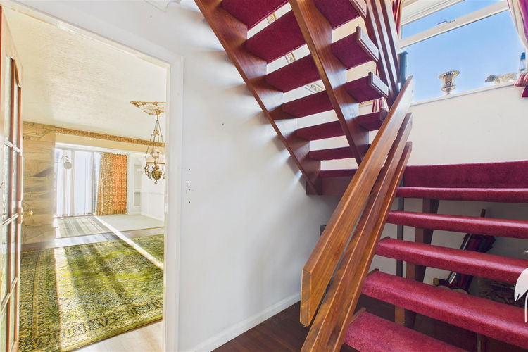 Inner Hall - Picture 12 of 26