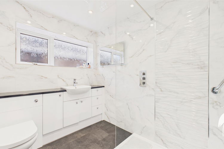 Shower Room - Picture 20 of 26