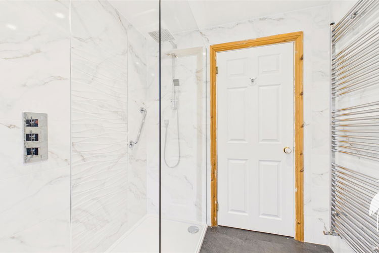 Shower Room - Picture 21 of 26