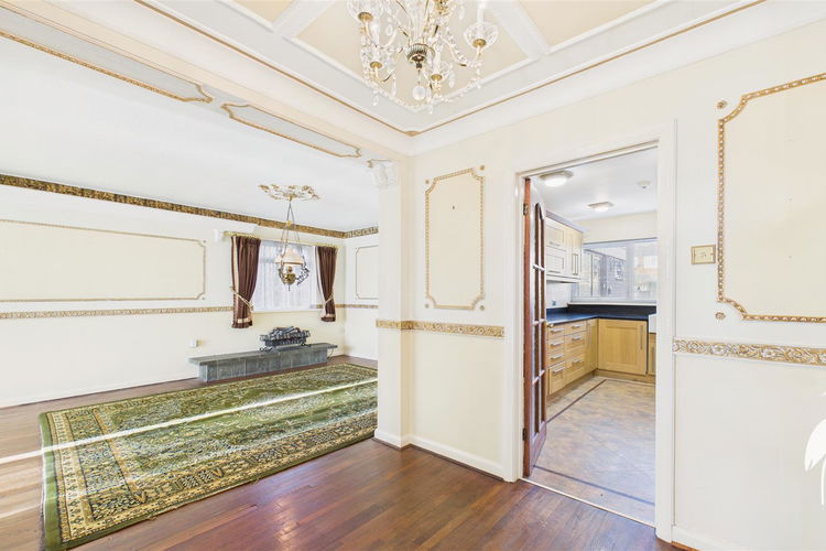 Dining Room - Picture 8 of 26